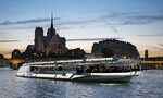 Bateaux-Mouches - Jean Sébastien Mouche in front of Notre-Dame de Paris