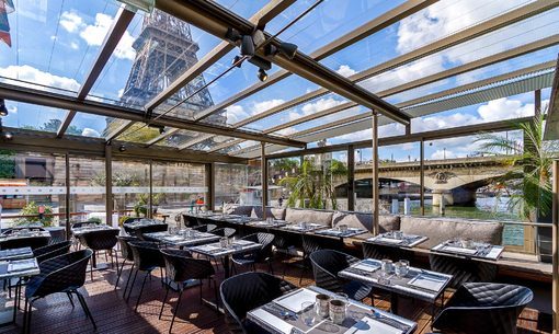 Dinner at the foot of the Eiffel Tower & Guided Cruise Photos