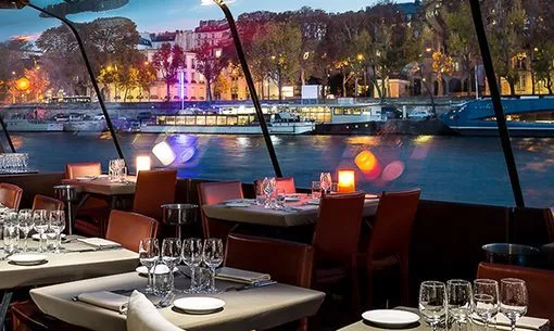 Bateaux Parisiens Bootsfahrt mit Abendessen in Paris Fotos