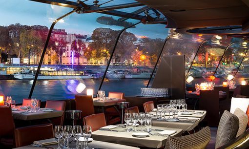 搭乘 Bateaux Parisiens 在巴黎的情人节晚餐巡游 照片