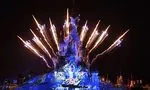  Disneyland® Paris Illuminations Disney Spectacle Sons et Lumières projeté sur le Château de la Belle au Bois Dormant à la nuit tombée  ©DISNEY