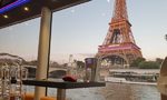 Jantar-cruzeiro no Sena em 14 de julho em Paris a bordo do barco "Ivoire" Fotos