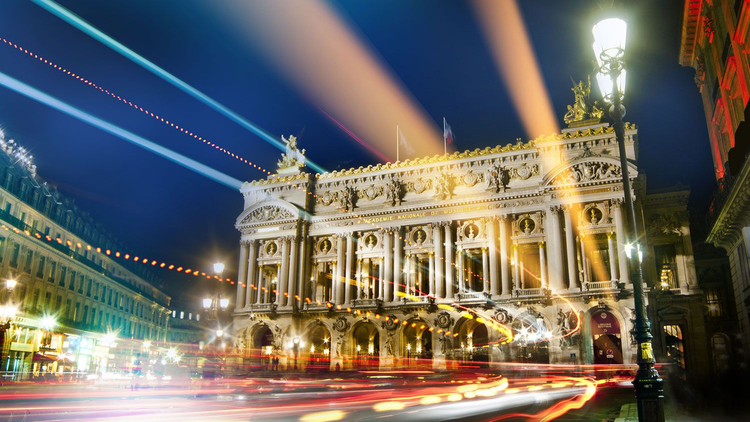 Tour notturno di Parigi in autobus panoramico Tootbus Foto 2