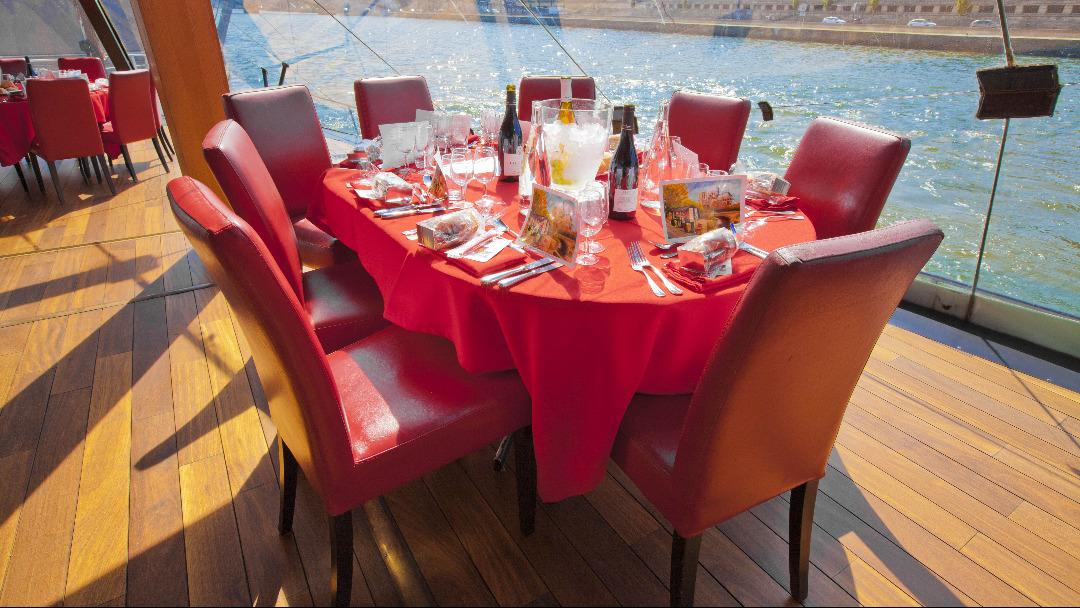 Kerstlunch op 25 december 2025 aan boord van de Bateaux-Mouches Foto's 3