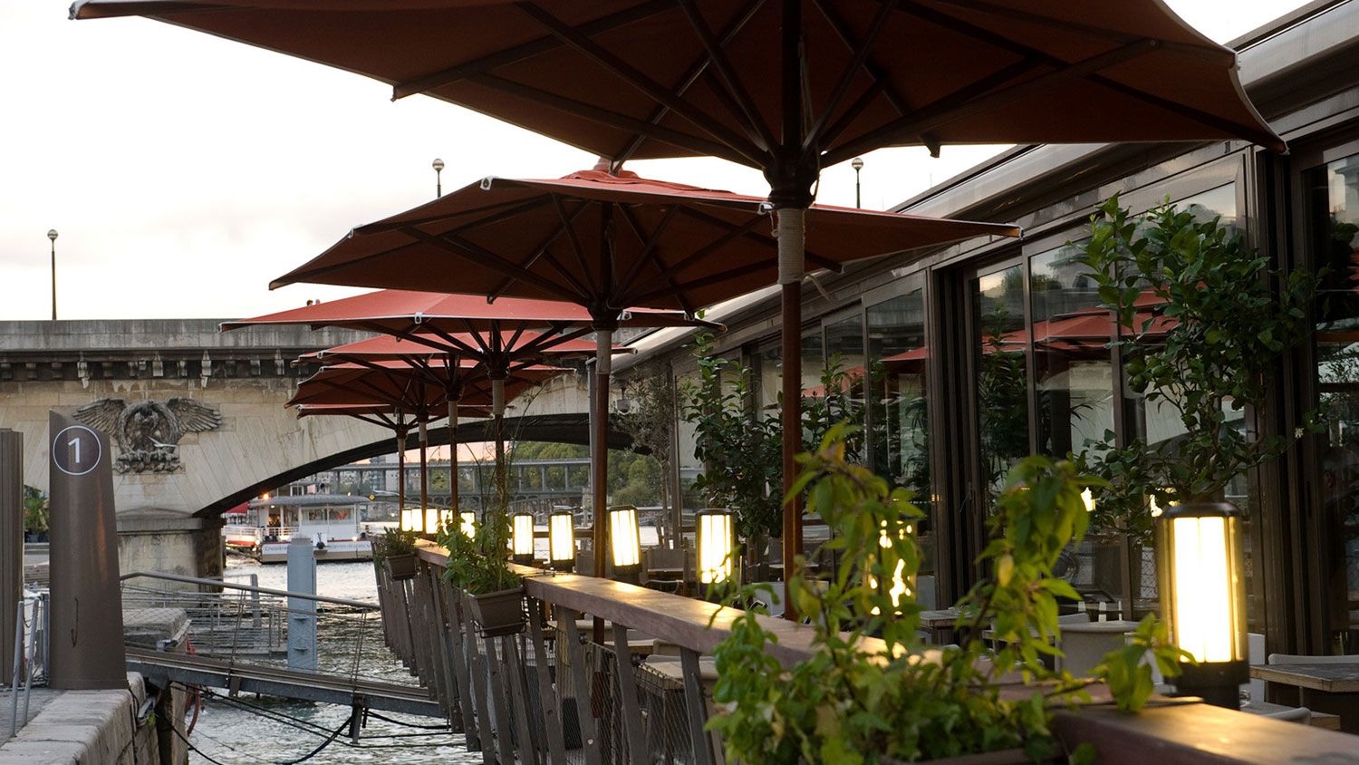 Abendessen am Fuße des Eiffelturms & Kommentierte Kreuzfahrt Fotos 6