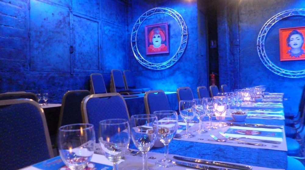 Christmas at Cabaret l'Artishow in Paris Photos 4