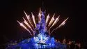 Disneyland® Paris Illuminations Disney Spectacle Sons et Lumières projeté sur le Château de la Belle au Bois Dormant à la nuit tombée  ©DISNEY