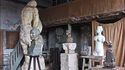 L'atelier de l'artiste avec ses sculptures © Musée Bourdelle