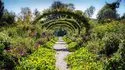 Small-Group Day Trip to Giverny and Versailles from Paris 