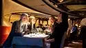 Kreuzfahrten mit Weihnachtsessen am 24. Dezember in Paris, Frankreich, an Bord der Bateaux Parisiens