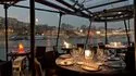 Kreuzfahrten mit Weihnachtsessen am 24. Dezember in Paris, Frankreich, an Bord der Bateaux Parisiens