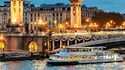 Cena di vigilia di Natale a Parigi sulla Senna a bordo della nave 'Le Tosca'.