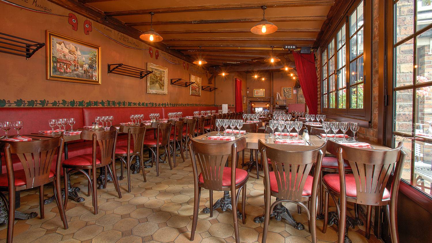 New Year's Eve dinner at La Mère Catherine restaurant in Paris Photos 4