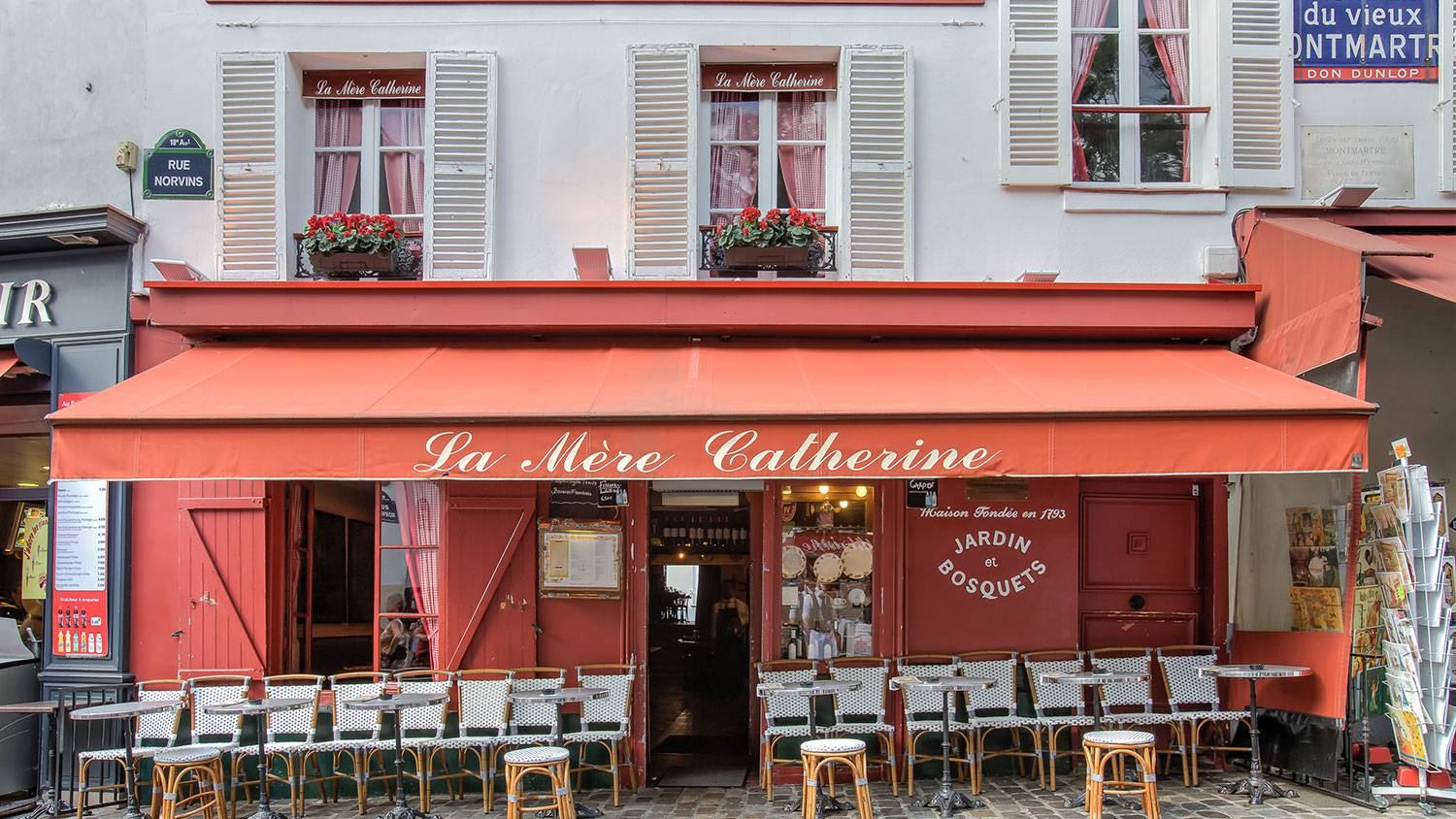 New Year's Eve dinner at La Mère Catherine restaurant in Paris Photos 5