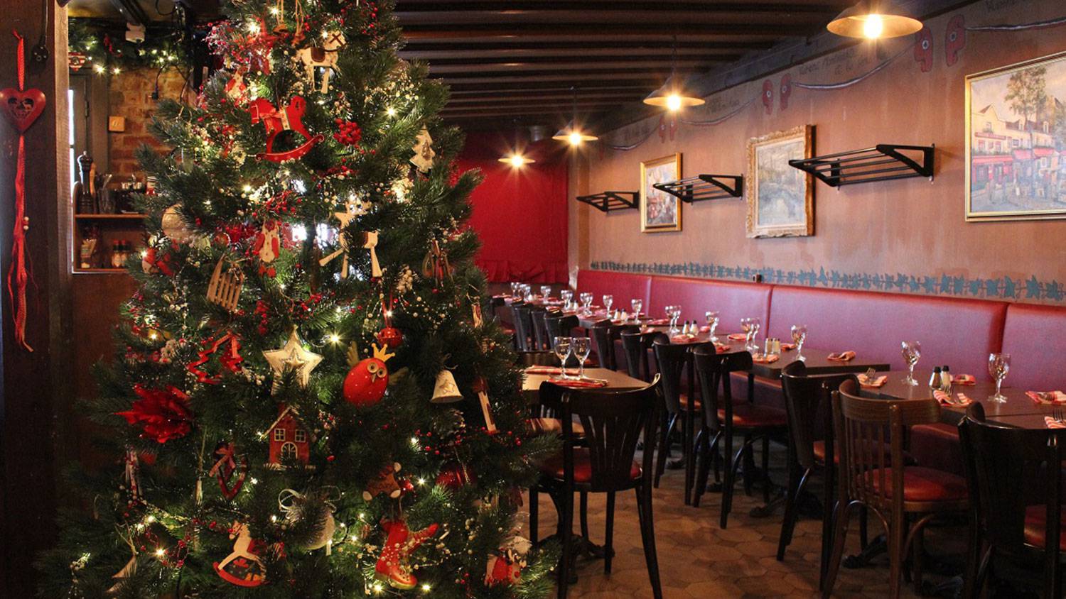 New Year's Eve dinner at La Mère Catherine restaurant in Paris Photos 6