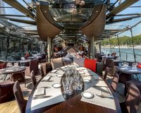 Mariage sur la Seine à Paris - Réservation avec www.cometoparis.com - Bateau Le Diamant II